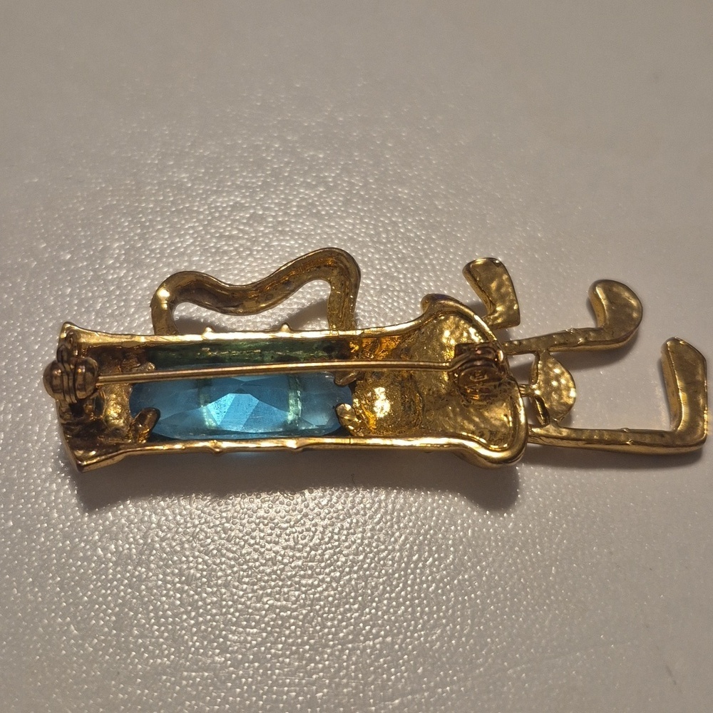 Gold golf bag brooch with blue rhinestone - Picture 2 of 4